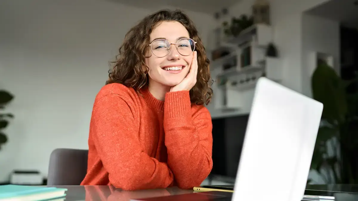 Digital Workplace: Warum Self Service Portale ortsunabhängiges Arbeiten komfortabel und Mitarbeitende glücklich machen