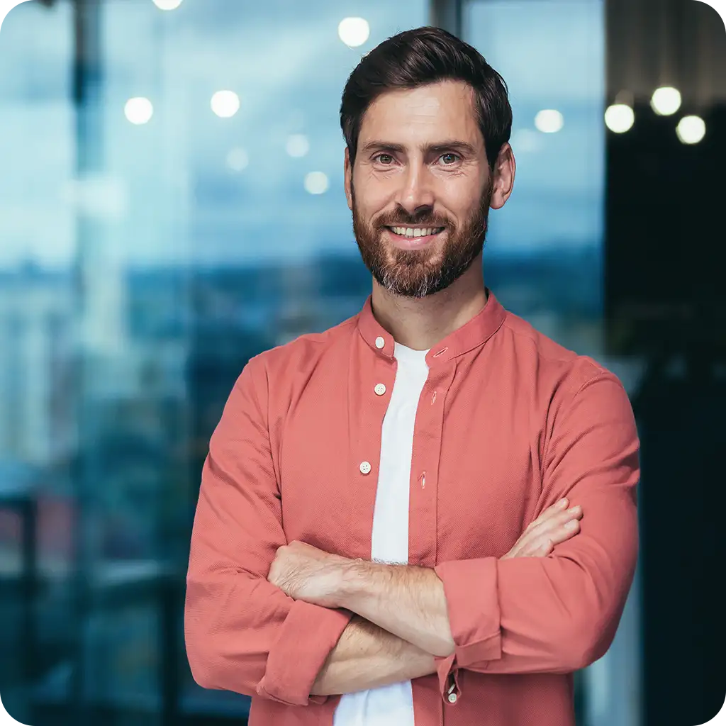 Consultant-schaut-in-die-Kamera